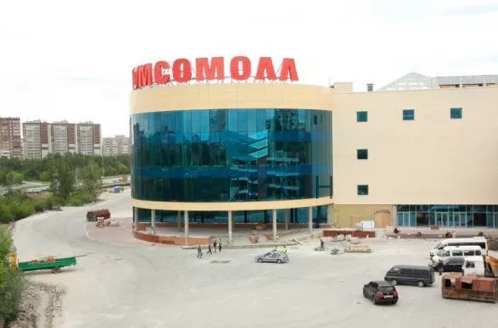 Установка наружного освещения при въезде в ТРЦ «Комсомолл»